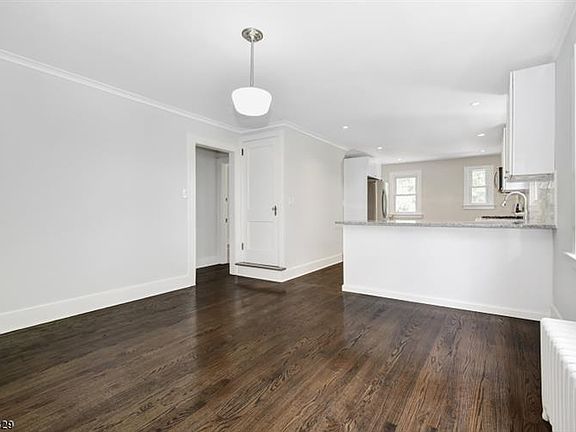 4th image of 19 Wheatland Ave