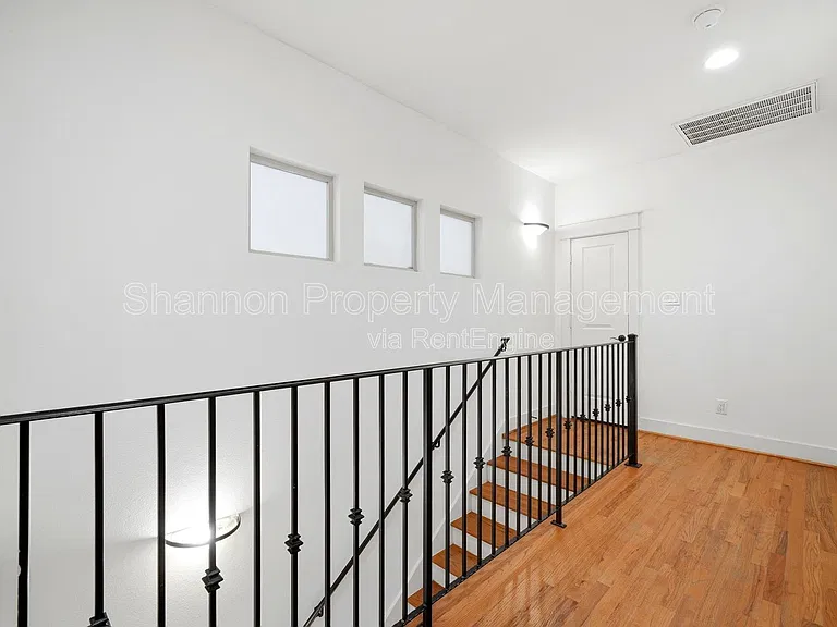 2323 Sperber Ln — Photo 19