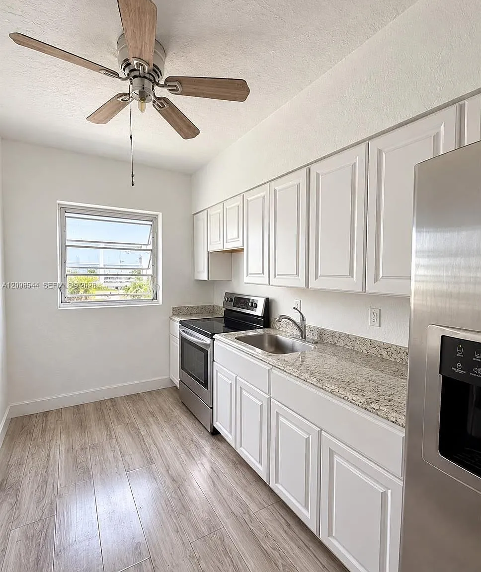 Victoria Condo — Photo 3