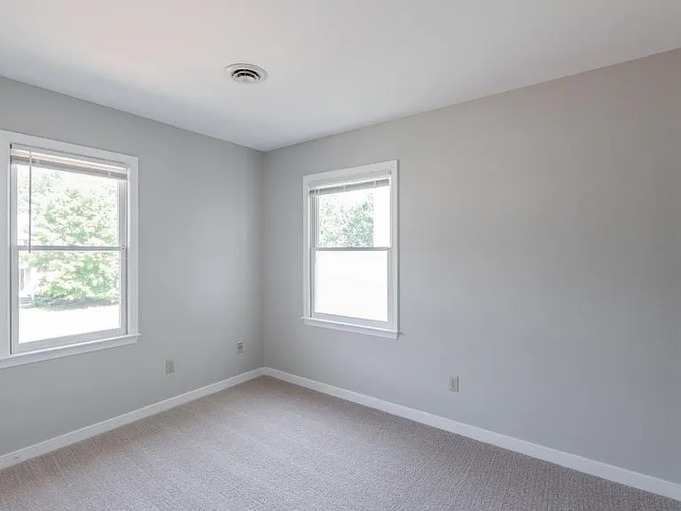 8915 Castle Point Dr — Photo 24