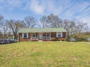 1402 Lakeshore Dr, Murfreesboro, TN 37130