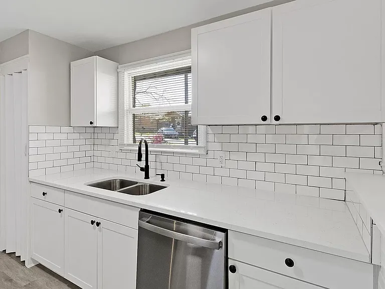 611 Gardner St — Photo 12