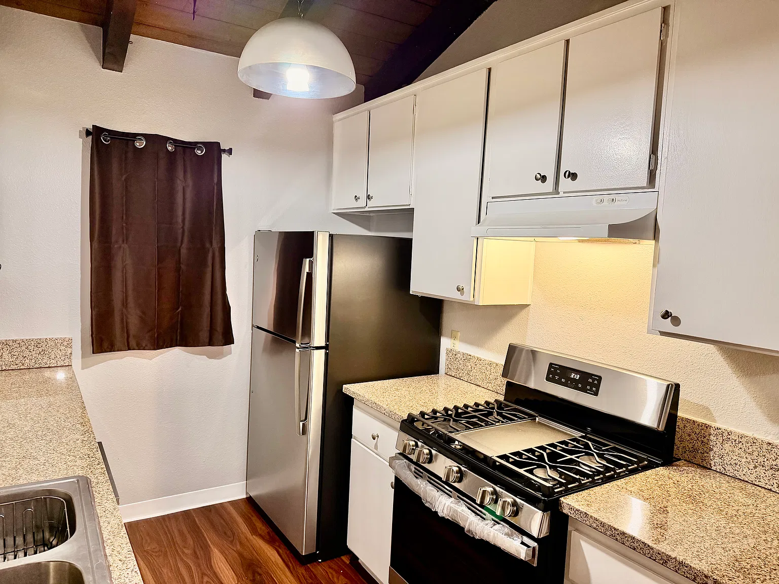 1 bed, 800 sqft, $2,690 — Photo 3
