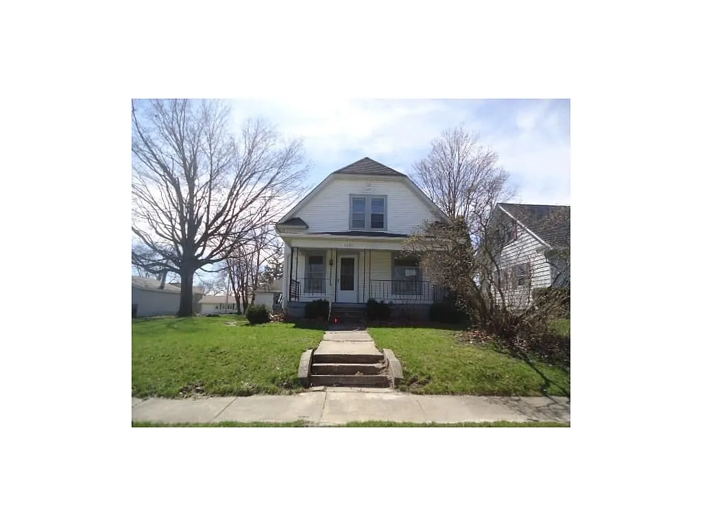 1207 Main St photo 1