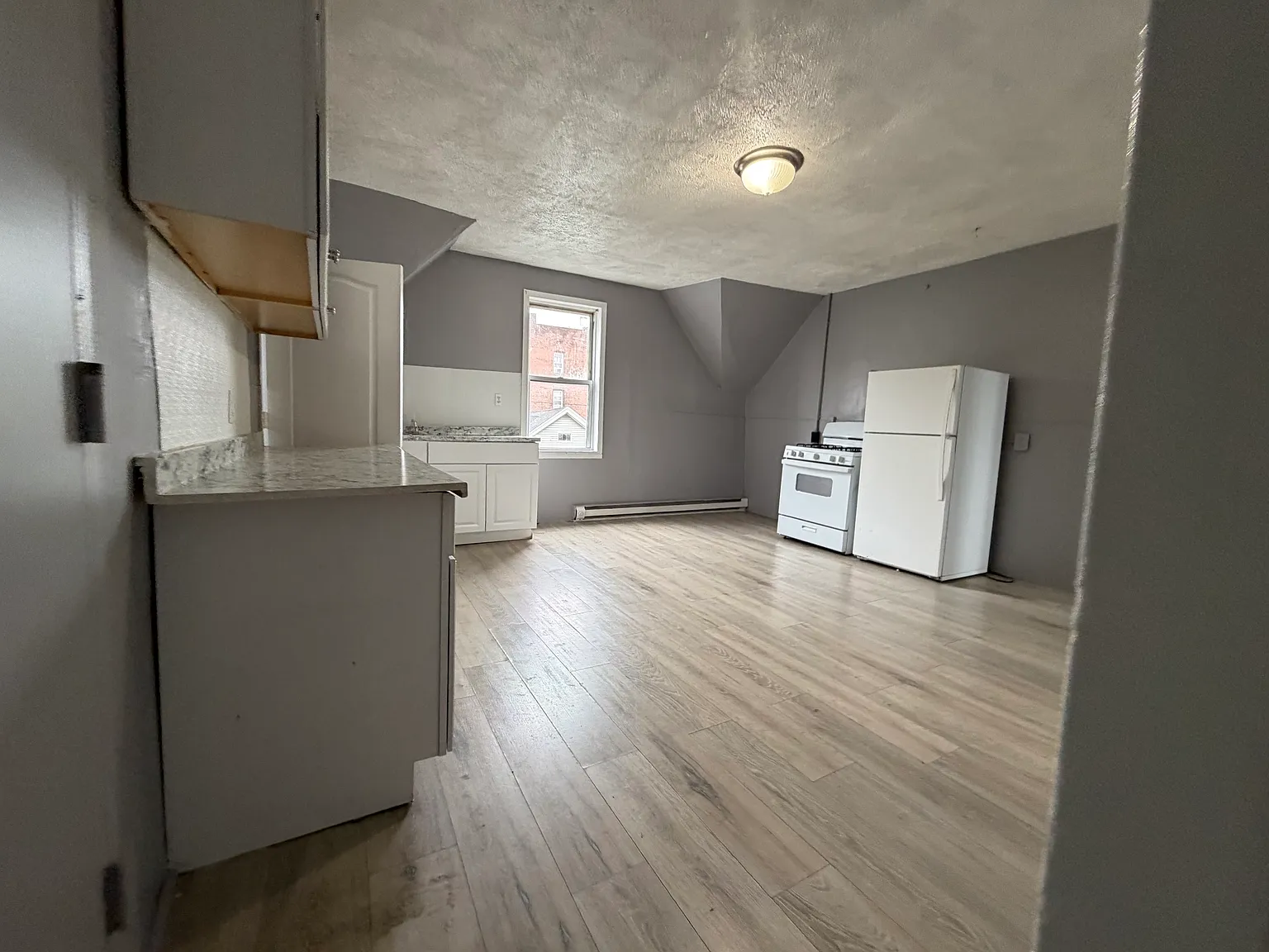 2 bed, 1000 sqft, $1,295 — Photo 4