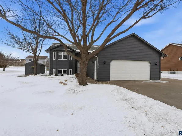 913 E Maywood St, Brandon, SD 57005