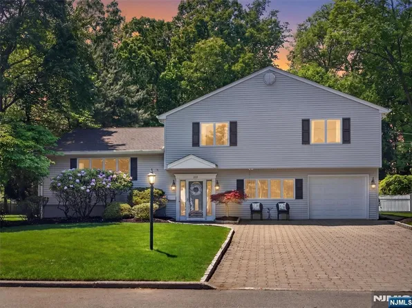 219 Kociemba Dr, River Vale, NJ 07675