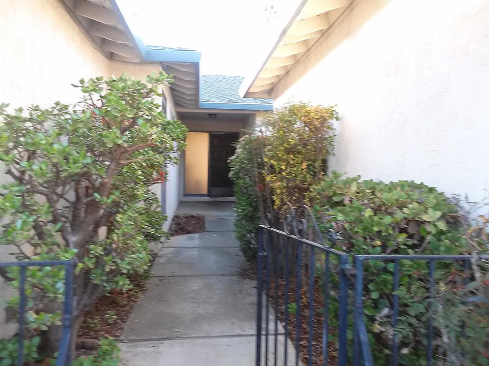 1st image of 1233 Gainsborough Dr
