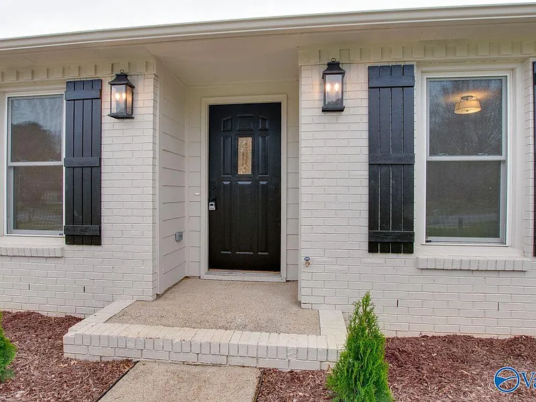 2042 Rosebury Ln SW — Photo 3