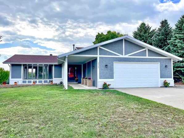 2529 10th Ave NW, Minot, ND 58703