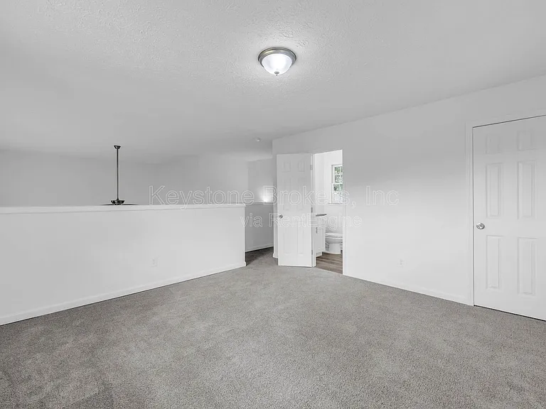 1586 Kings Rd — Photo 5