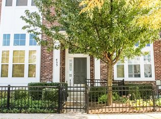 455 Grosvenor Ln #455, Aurora, IL 60504