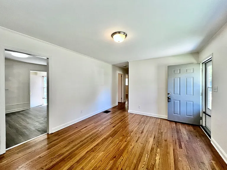 655 Reeves Ct — Photo 9