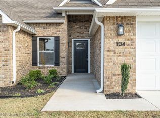 104 Stoneledge Dr, Lavaca, AR 72941
