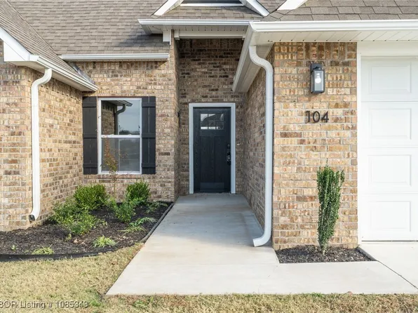 104 Stoneledge Dr, Lavaca, AR 72941