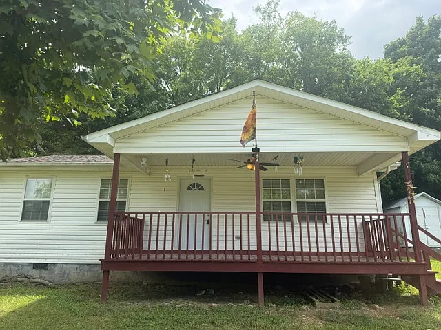 113 Lackey Ln — Photo 2