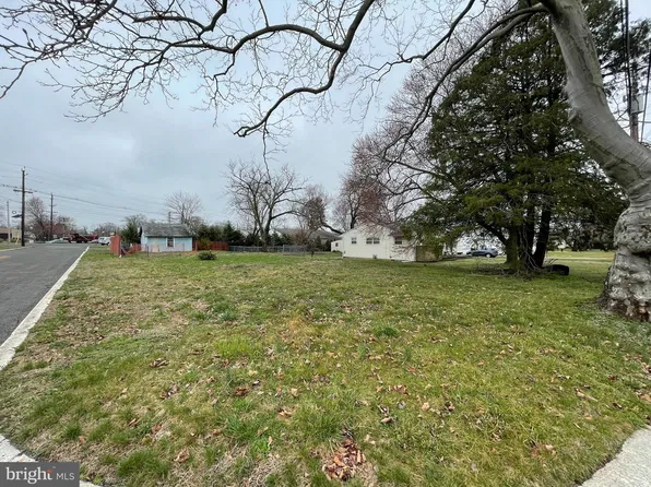 702 Stiles Ave, Maple Shade, NJ 08052