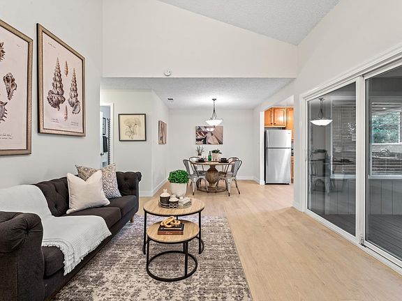 3rd image of 355 Parkview Terrace #I6