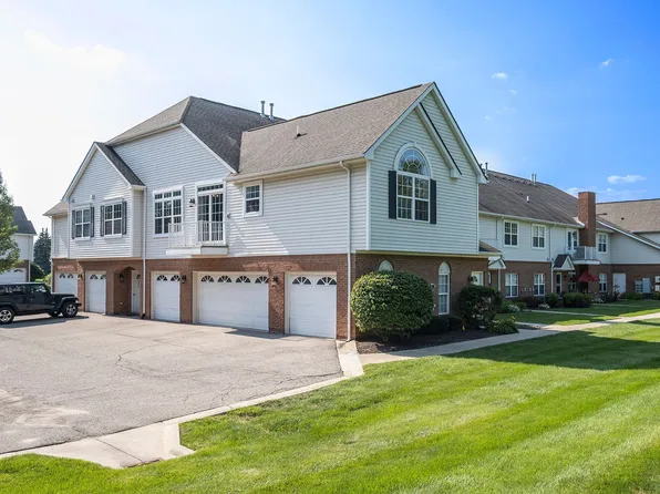 572 Olde English Cir, Howell, MI 48855