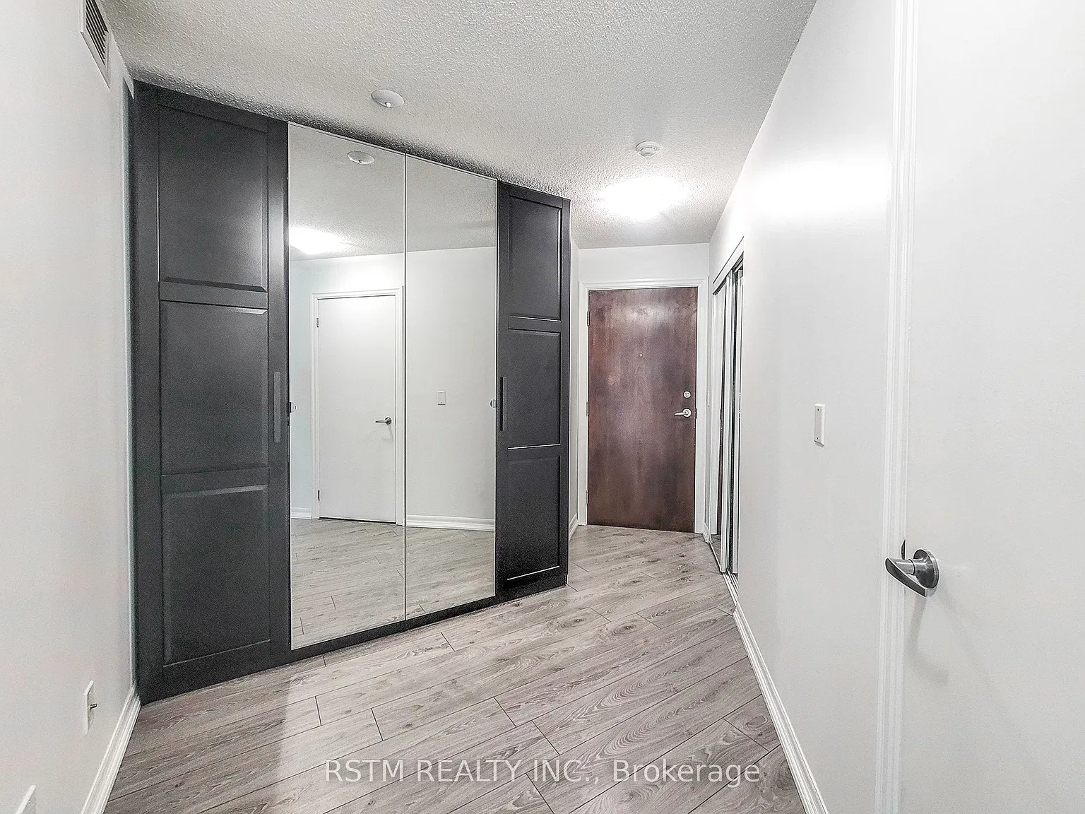 3 bed, $3,300 — Photo 2