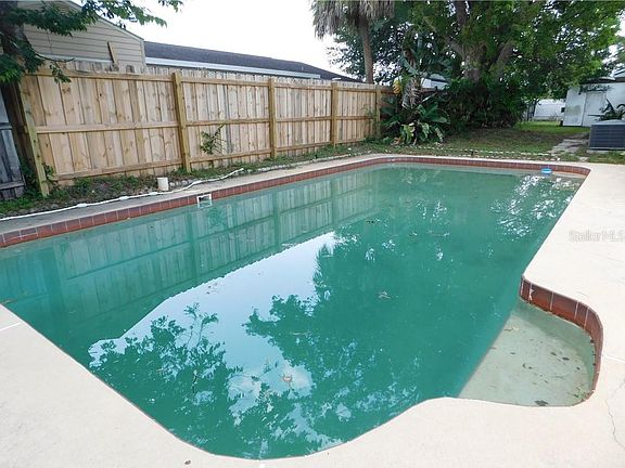 4th image of 504 Benedict Ct