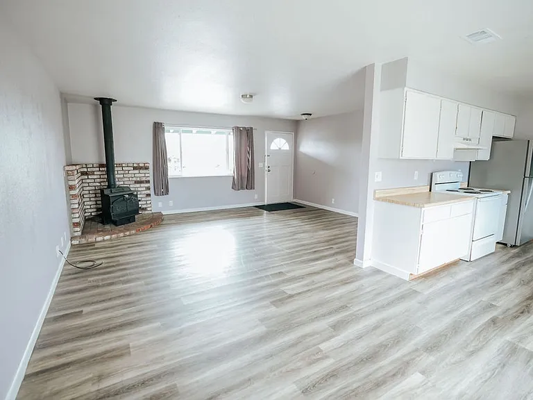 2613 Spring St — Photo 9