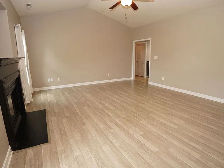 147 Moonstone Ct — Photo 8