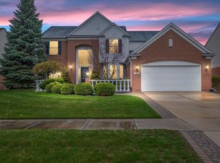 700 Windsong Dr, Rochester Hills, MI 48307