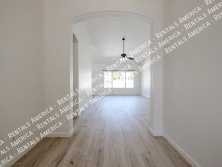 764 E Sheffield Ave — Photo 5
