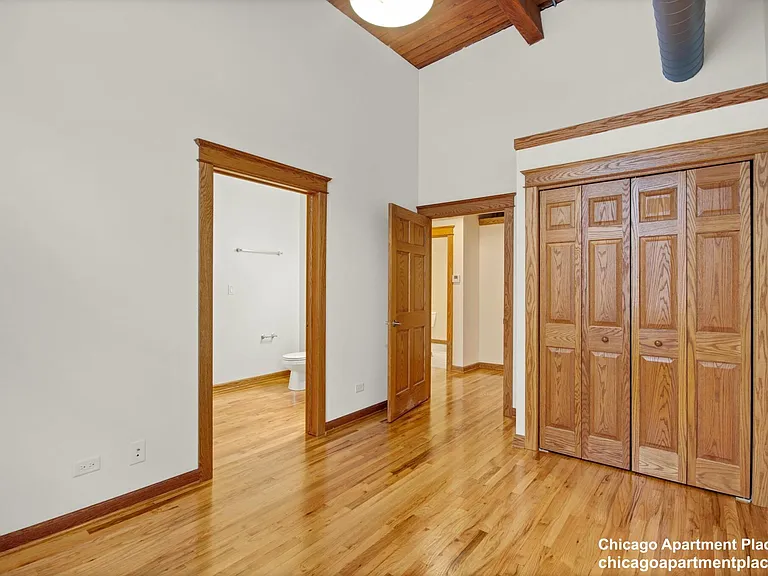 216 N May St #101 — Photo 6