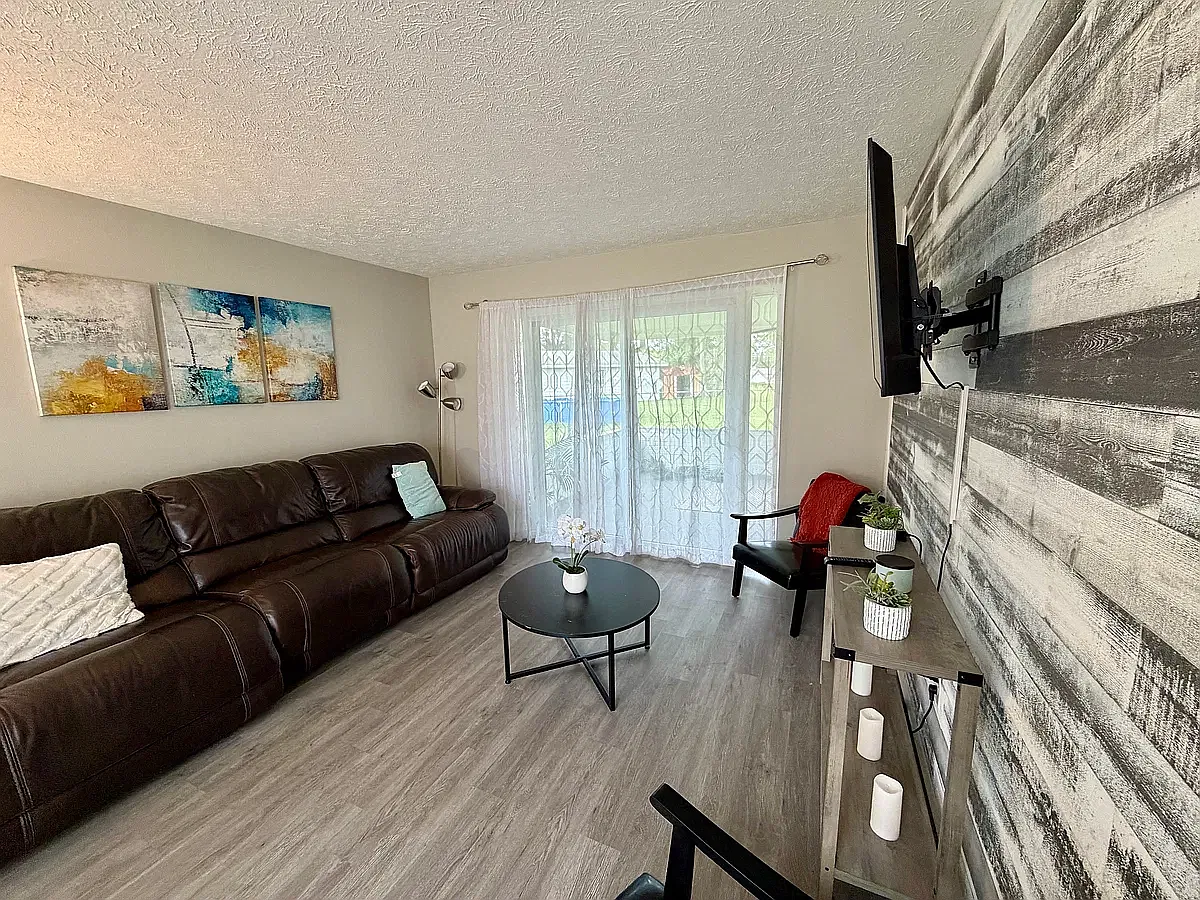 3 bed, 1.5 bath, 1092 sqft, $3,500 — Photo 1
