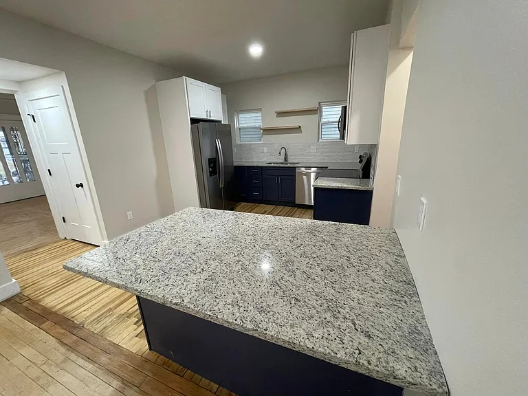1506 W Grand Ave — Photo 6