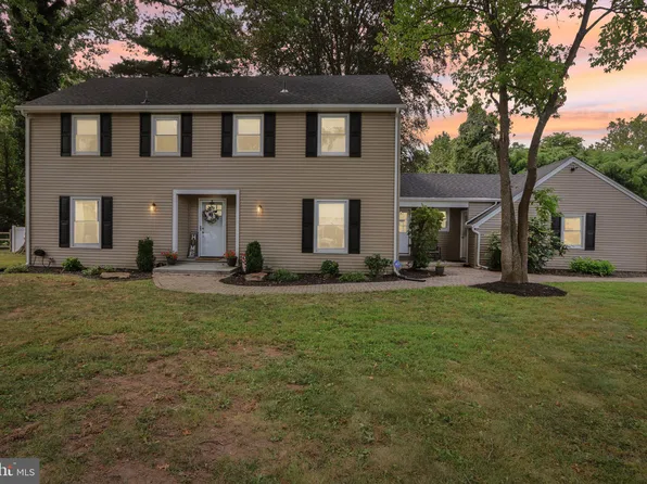 9 Blackwood Dr, Ewing, NJ 08628