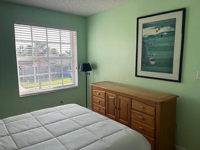 4 bed, 2.5 bath, 2003 sqft, $900 — Photo 3