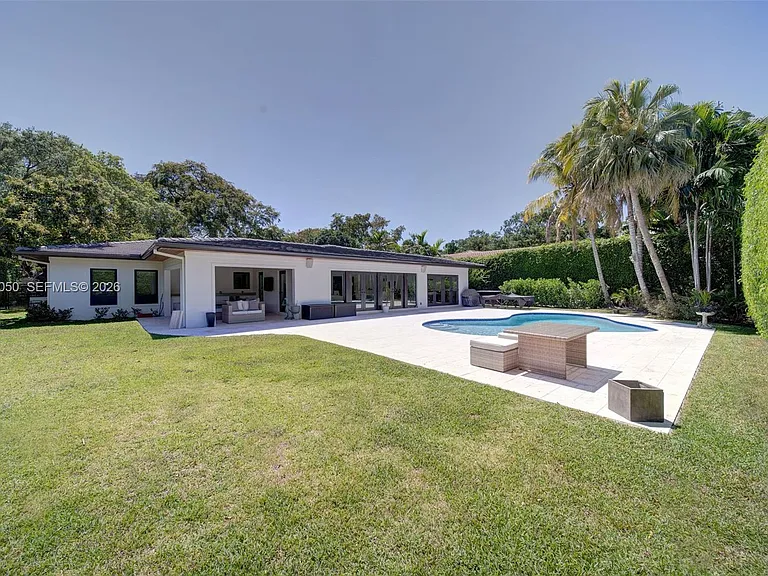 1117 Alfonso Ave — Photo 2