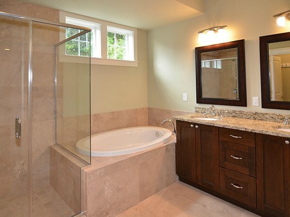 5th image of 3203 Emerald Ln