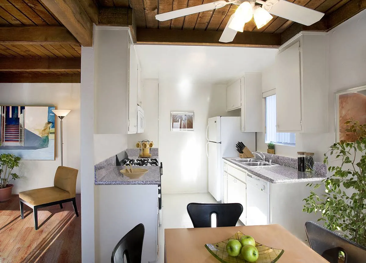2 bed, 1200 sqft, $2,900 — Photo 1