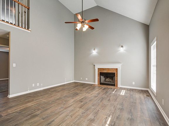 4th image of 1041 Glenhurst Way