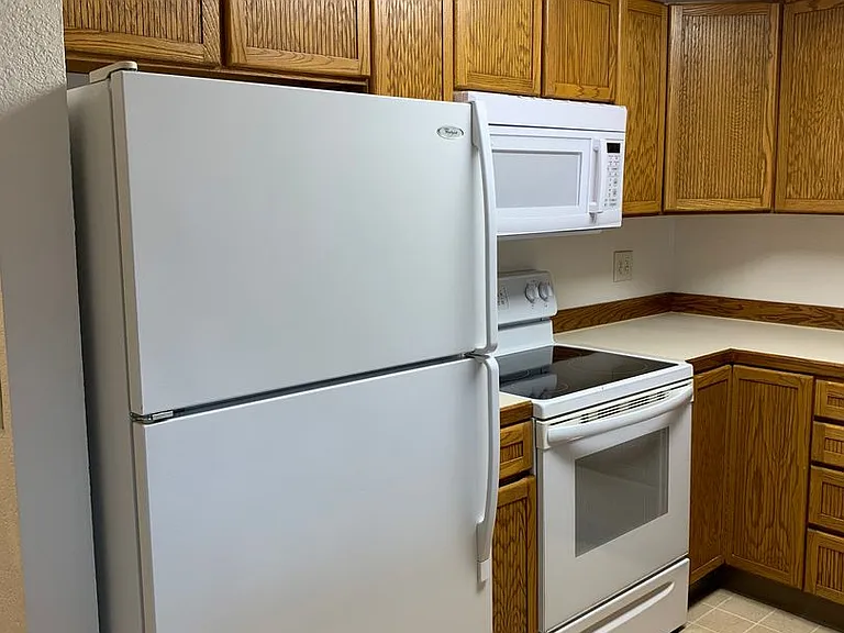 3401 Lakeshore Dr — Photo 4