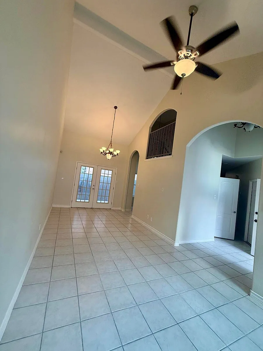 Building Photo - 411 Shiloh Dr #9