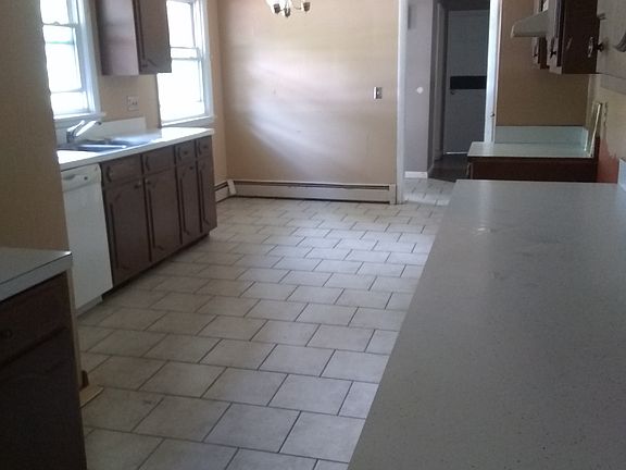 4th image of 414 Park St