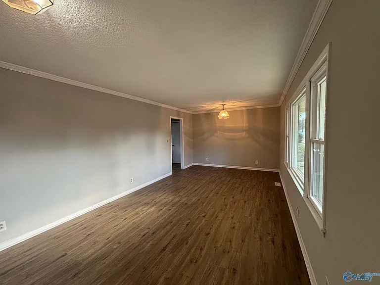 11209 Maplecrest Dr SE — Photo 4