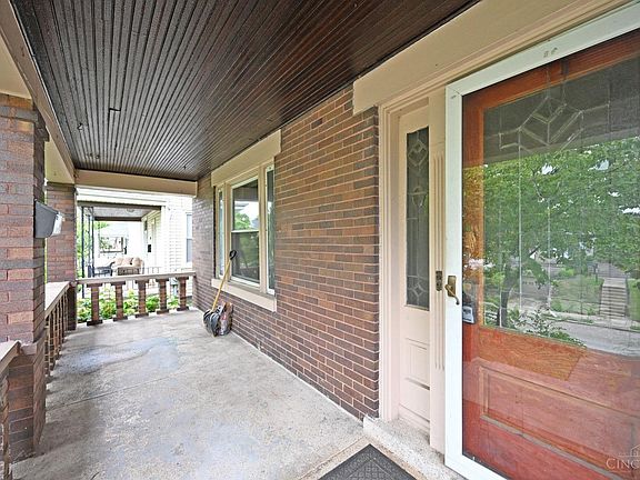 3rd image of 2533 Ida Ave