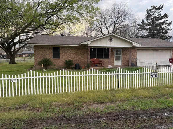 304 W Carter St, Savoy, TX 75479