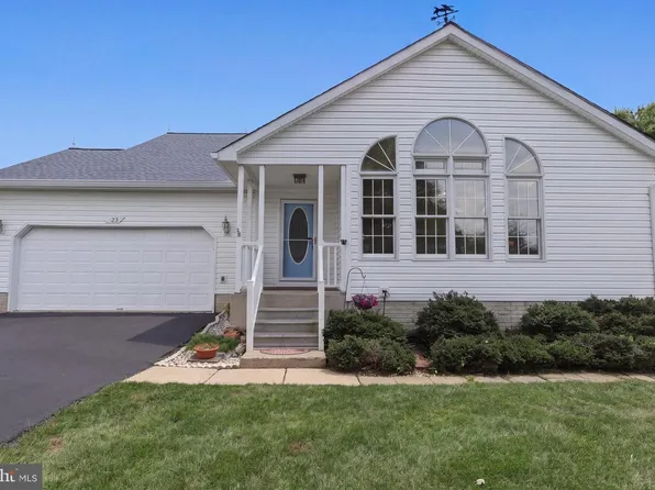 23 Teakwood Ct, Harpers Ferry, WV 25425