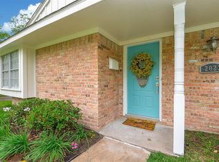 2023 Stebbins Dr, Houston, TX 77043