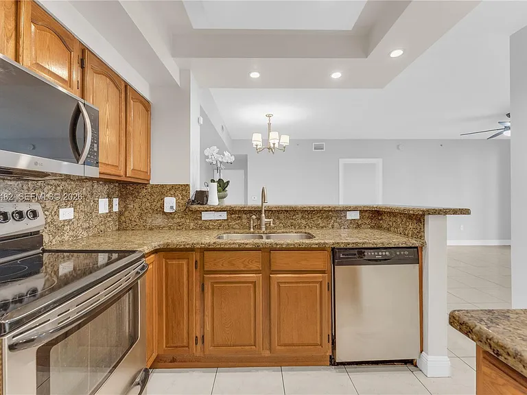 2400 E Preserve Way #101 — Photo 7