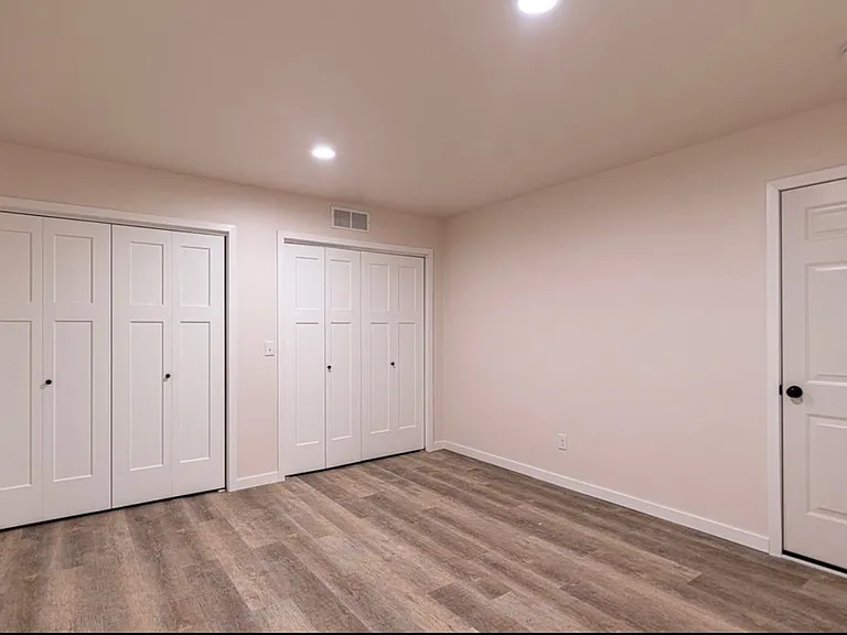 1172 Dahnovan Dr — Photo 11