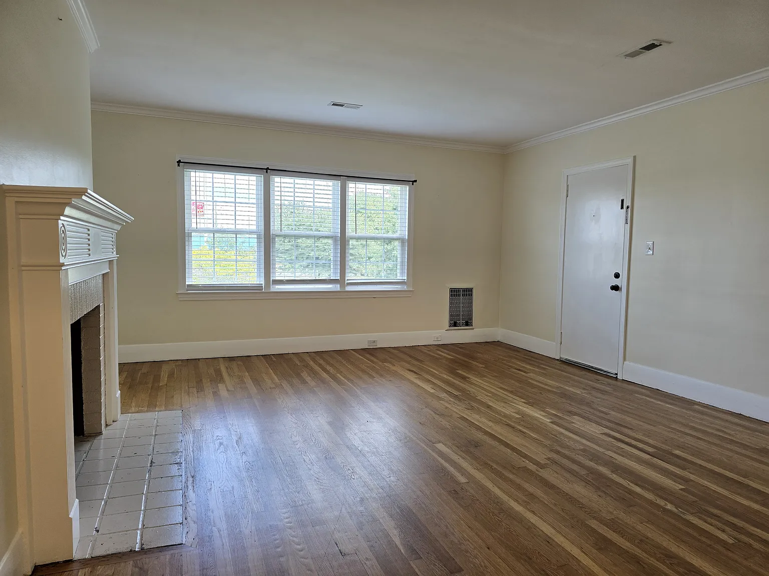 2 bed, 1250 sqft, $1,450 — Photo 4