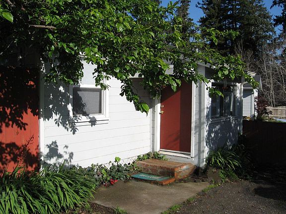 2nd image of 2069 1/2 Holly St